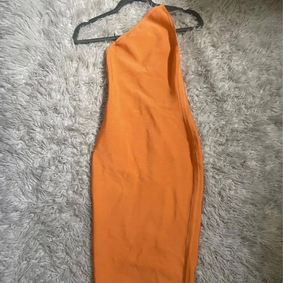 House of CB Dresses & Skirts - House of CB dress